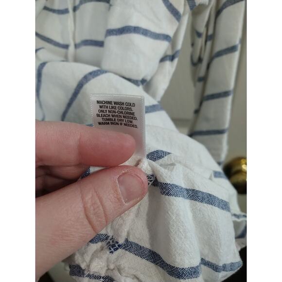 Sunday Woman 1X Blouse Pullover V Lace Neckline Blue White Striped Linen Blend - Picture 10 of 11